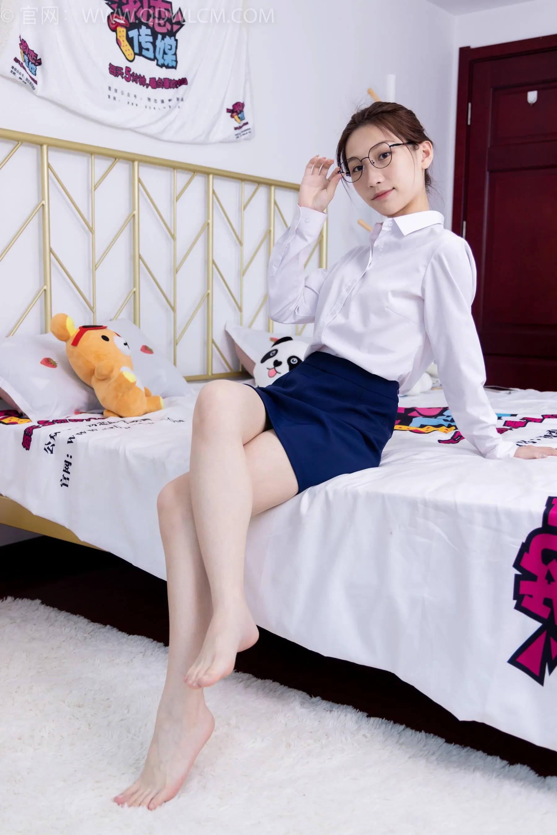 物恋传媒 NO.1584 水水-知性小秘书 [166P]插图2